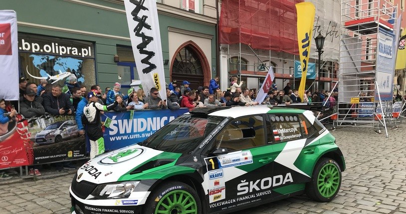 Mikołaj "Miko" Marczyk i Szymon Gospodarczyk (Skoda Fabia R5) startowali na Rajdzie Świdnickim w roli faworytów i nie zawiedli /INTERIA.PL