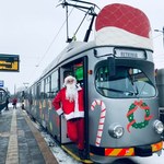 Mikołajowy tramwaj na ulicach Łodzi 