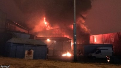 Mikołów: Pożar hurtowni zabawek przy ul. Gliwickiej