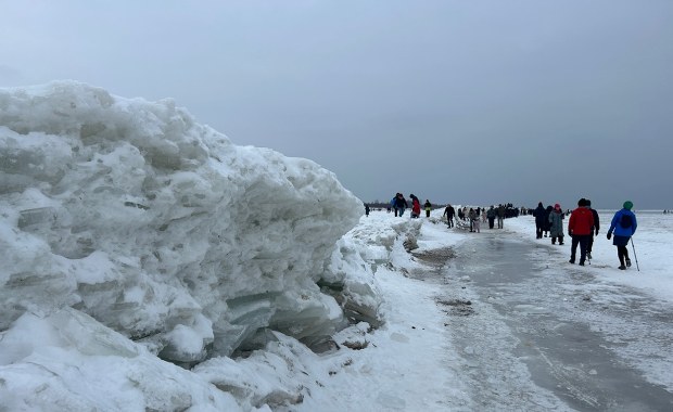 Mikoszewo jak lodowa kraina. Niezwykłe zjawisko zachwyca spacerowiczów