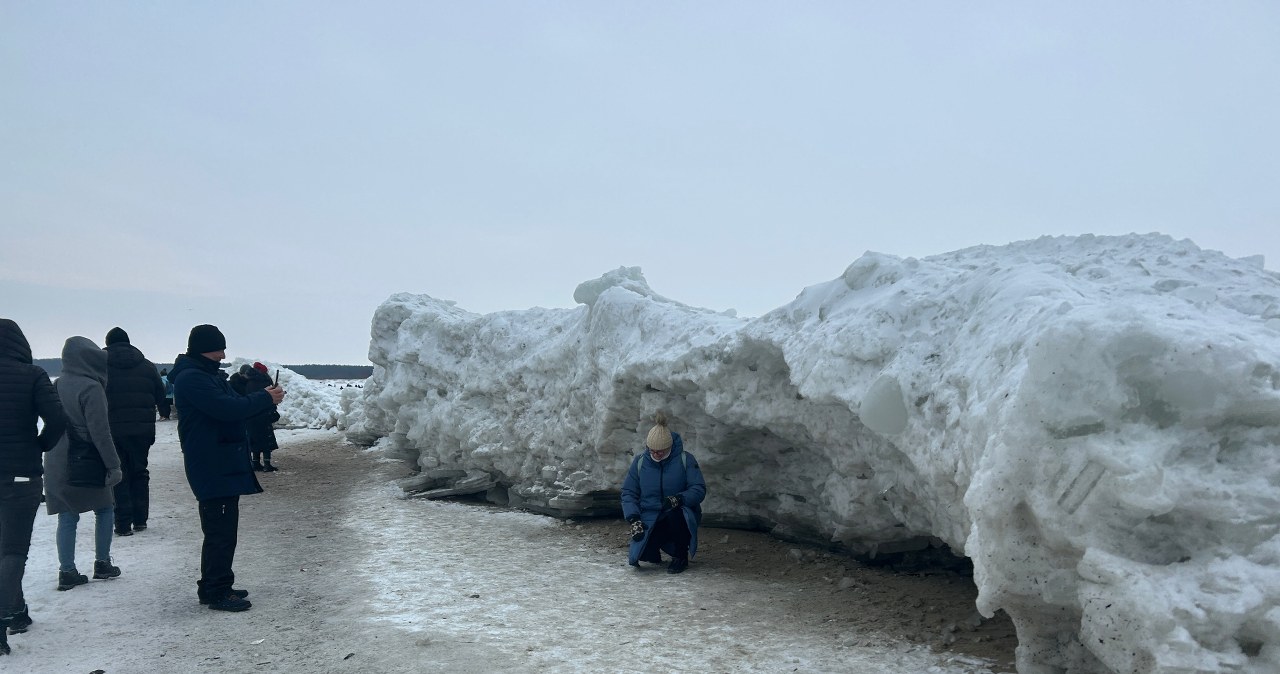 Mikoszewo jak lodowa kraina. Niezwykłe zjawisko zachwyca spacerowiczów