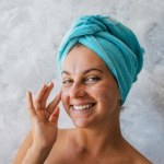 Mikroigły w kosmetykach podbijają światowe trendy kosmetyczne. Czym dokładnie są i jak działają na naszą skórę?