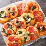 proste przepisy Miksuję z jajkami i dodaję ulubione dodatki. Mini pizze jajeczne mąż kocha bardziej niż mnie