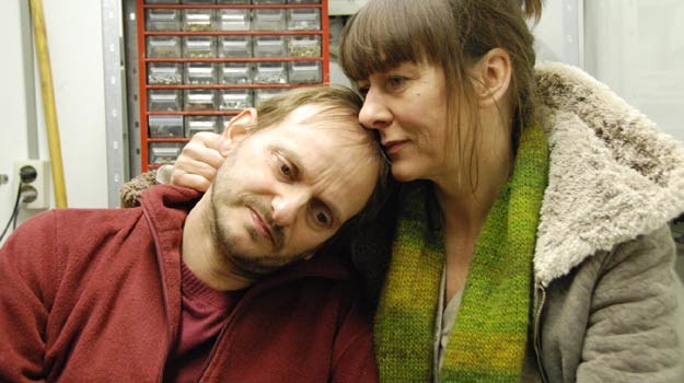 Milan Peschel i Steffi Kühnert jako małżeństwo w filmie "W pół drogi" /materiały dystrybutora