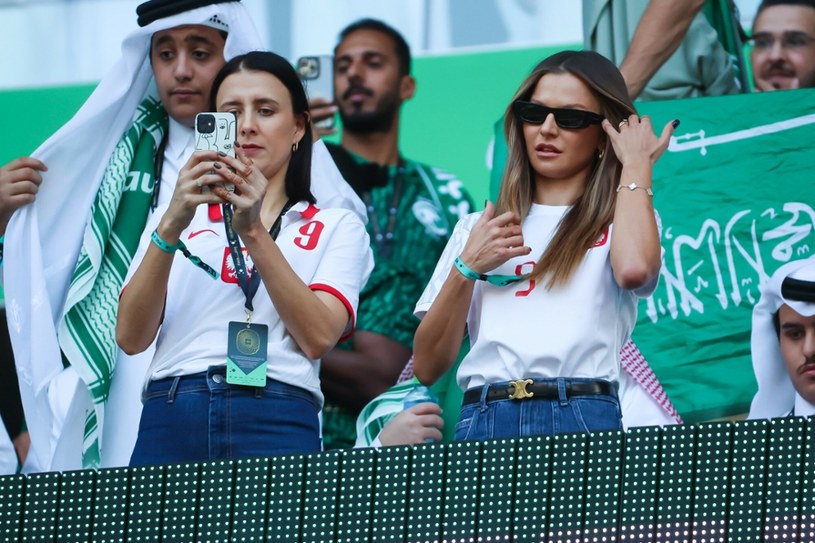 Milena Lewandowska i Anna Lewandowska na meczu Polska - Arabia Saudyjska /PAWEL RELIKOWSKI / POLSKA PRESS /East News