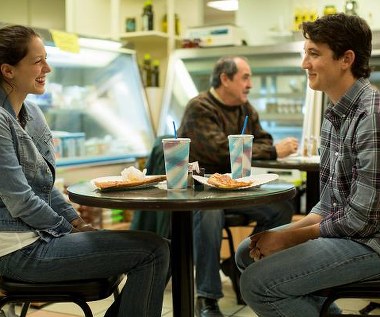 Miles Teller i Melissa Benoist w filmie "Whiplash"