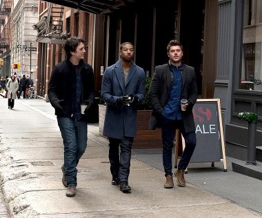 Miles Teller, Michael B. Jordan i Zac Efron w scenie z filmu "Ten niezręczny moment"
