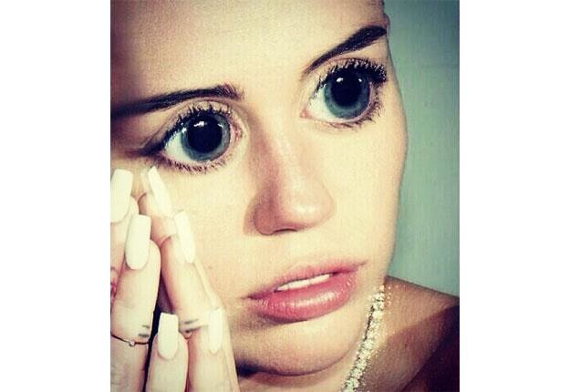 Miley Cyrus: "Babciu, dlaczego masz takie wielkie oczy?" /