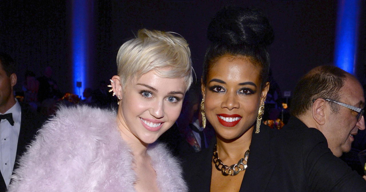 Miley Cyrus i Kelis pozują do zdjęcia /Larry Busacca /Getty Images