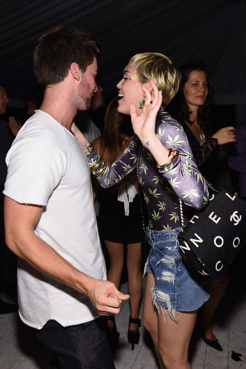 Miley Cyrus i Patrick Schwarzenegger rozstali się w przyjaźni /Dimitrios Kambouris /Getty Images