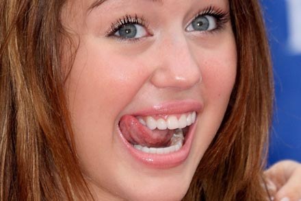 Miley Cyrus nie rozstaje się z postacią Hanny Montana - fot. Frederick M. Brown /Getty Images/Flash Press Media