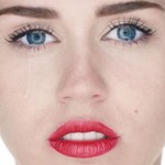 Miley Cyrus płakała z powodu psa? (teledysk "Wrecking Ball")