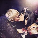 Miley Cyrus pocałowała Katy Perry!