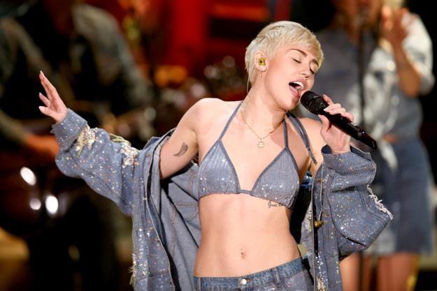Miley Cyrus podczas koncertu "MTV Unplugged" (fot. Christopher Polk) /Getty Images/Flash Press Media