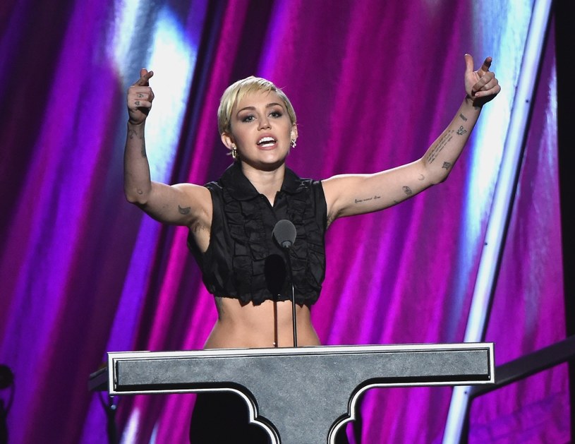 Miley Cyrus przegina? /Mike Coppola /Getty Images
