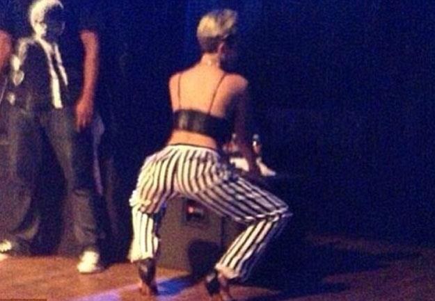 Miley Cyrus w sugestywnym tańcu /