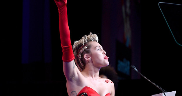 Miley Cyrus wciąż szokuje! /Larry Busacca /Getty Images