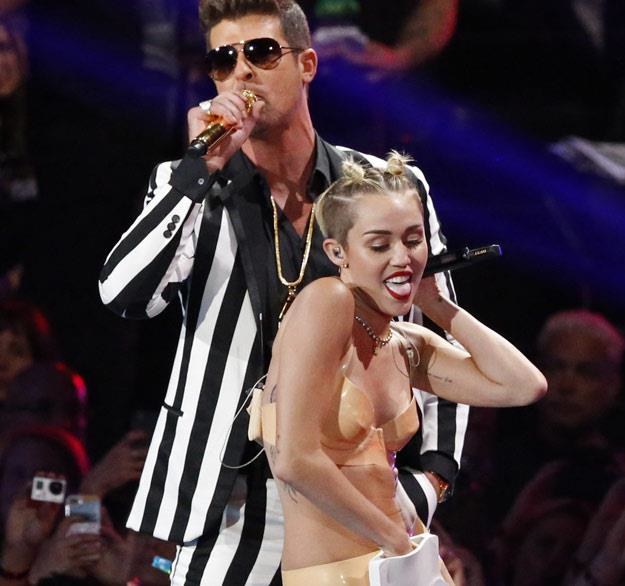 Miley Cyrus: Wokalistka czy striptizerka? /Agencja FORUM