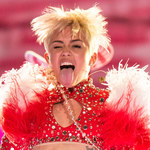 Miley Cyrus znów pozuje ze skrętem. Jest już uzależniona?