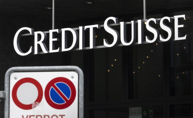 Miliardy "brudnych pieniędzy". Konta w Credit Suisse mieli przestępcy i dyktatorzy