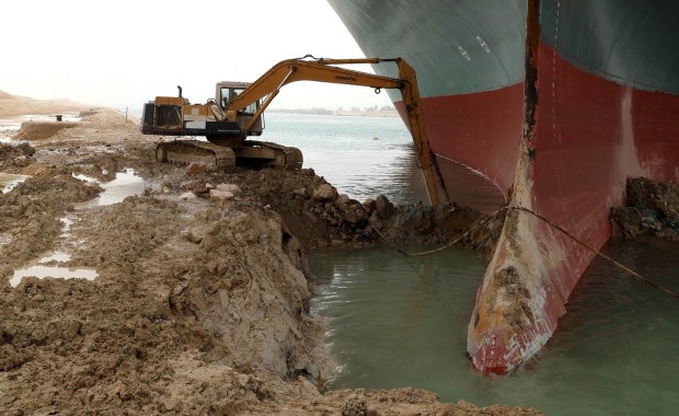Miliardy dolarów tygodniowo. Koszty blokady Kanału Sueskiego 