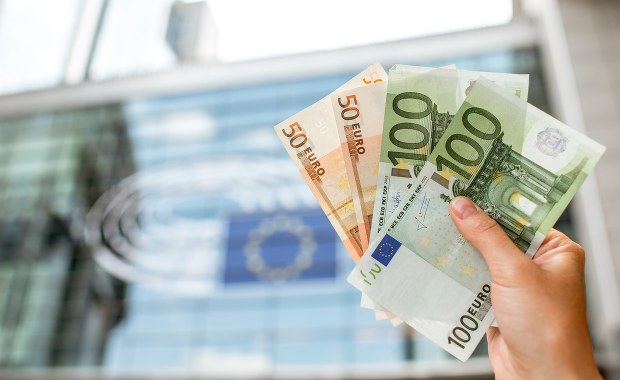 Miliardy euro z KPO. Czy Polska powinna pójść na dalsze ustępstwa? [SONDAŻ]