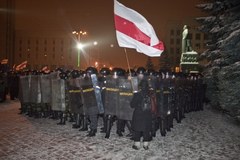 Milicja rozbiła powyborczą manifestację w Mińsku