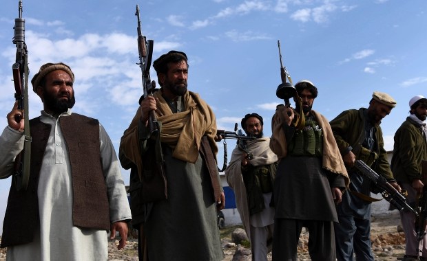 Milicja ścięła czterech dżihadystów. Ich głowy zostawili przy drodze