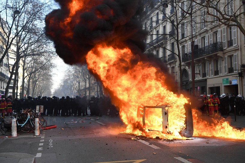 Milion Francuzów na ulicach. Groźba strajku, który "zatrzyma Francję"
