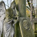 Milion historii pod jednym niebem. Odkryj sekrety najsłynniejszego cmentarza w Polsce!