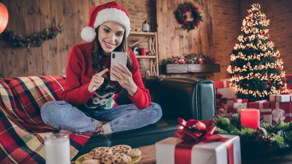 Milion SMSów na godzinę. Jak Polacy komunikują się w Święta?