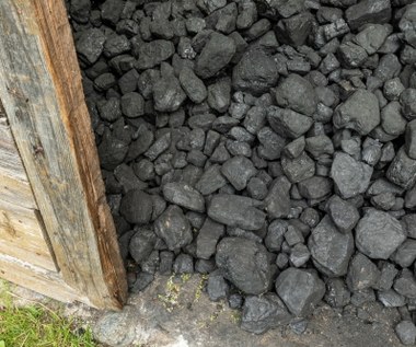 Milion ton węgla w piwnicach Polaków. Eksperci alarmują, że będzie drożej