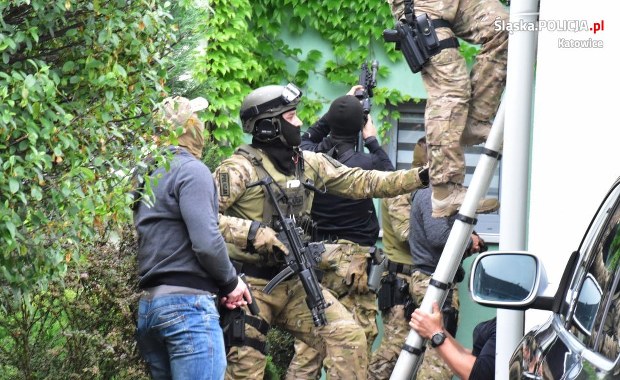 Milionowe oszustwa i pranie brudnych pieniędzy. Małopolski gang rozbity