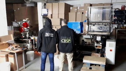 Miliony papierosów przejętych, 13 osób zatrzymanych. Operacja CBŚP w Portugalii