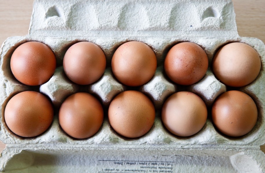 Miliony skażonych jaj wycofano ze sklepowych półek przede wszystkim w Niemczech, Belgii i Holandii (na zdjęciu: jaja sprzedawane w markecie w Brukseli) /Ye Pingfan/Photoshot /PAP