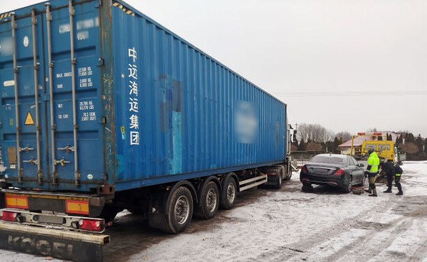 Miliony sztuk nielegalnych papierosów w kontenerze. Akcja służb