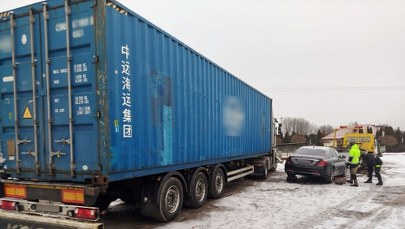 Miliony sztuk nielegalnych papierosów w kontenerze. Akcja służb