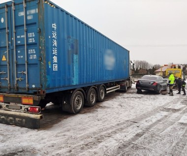 Miliony sztuk nielegalnych papierosów w kontenerze. Akcja służb