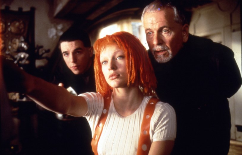 Milla Jovovich, Ian Holm i Charlie Creed-Miles w filmie Luca Bessona "Piąty element" (1997) /materiały prasowe