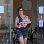 Milla Jovovich pozuje z córeczką trzy miesiące po porodzie!