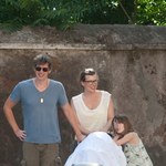 Milla Jovovich z rodziną na spacerze!