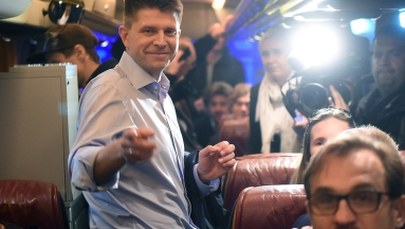 Miller i Palikot mają przeprosić Petru za „człowieka wynajętego przez banki” 