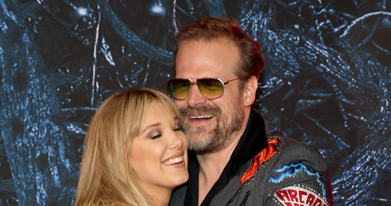 Millie Bobby Brown i David Harbour w 2022 roku /Cindy Ord / Staff /Getty Images
