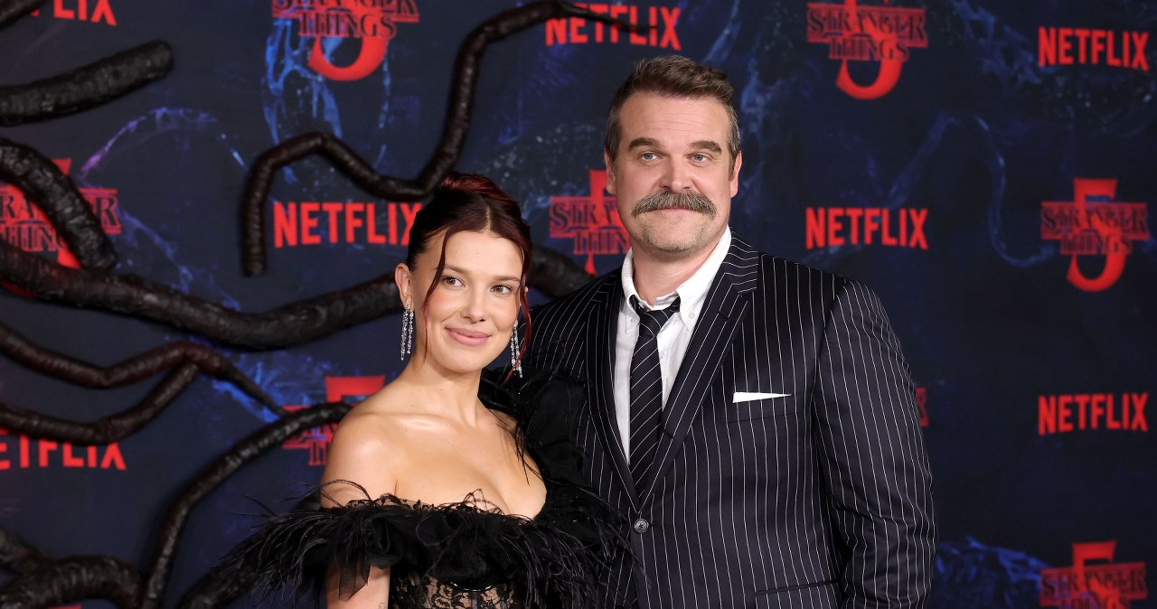 Millie Bobby Brown i David Harbour /Kevin Winter /Getty Images