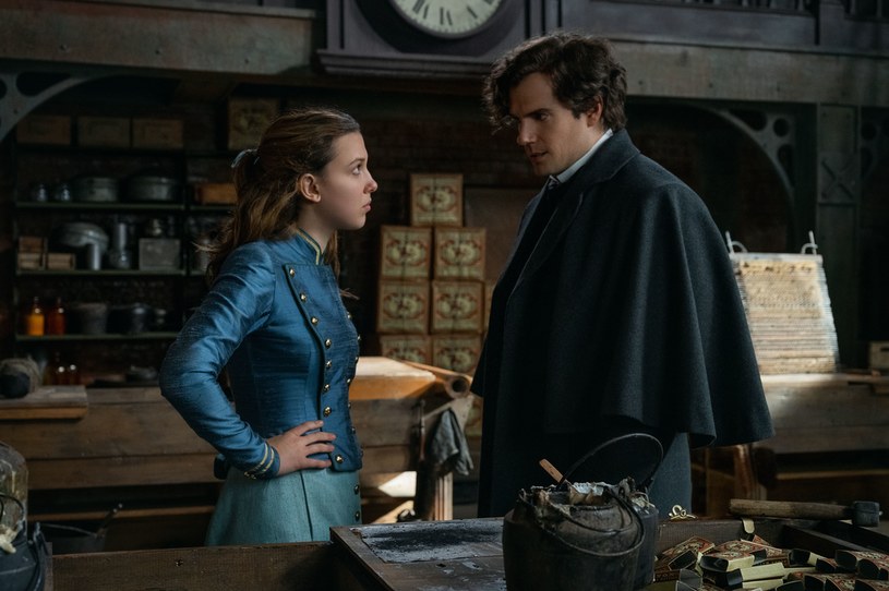 Millie Bobby Brown i Henry Cavill w filmie "Enola Holmes 2" /Netflix /materiały prasowe