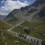 Miłość do roweru, góry, doping i śmierć. Różne oblicza Tour de France