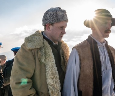 Miłość, zdrada, poświęcenie i dwa podhalańskie rody wystawione na próbę podczas niemieckiej okupacji. Film "Biała odwaga" porusza temat kolaboracji części podhalańskich górali (Goralenvolk) z nazistami podczas II wojny światowej. Burzliwa historia tego regionu pokazana została poprzez losy dwóch braci zakochanych w tej samej dziewczynie, którzy stają po przeciwnych stronach barykady.