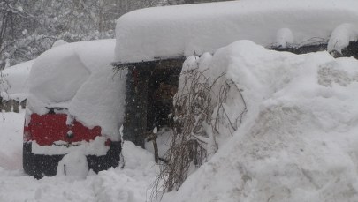 Milówka zasypana, śnieg paraliżuje życie mieszkańców