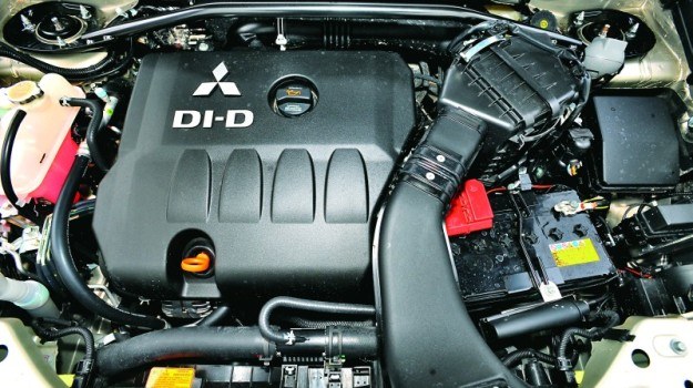 Mimo identycznej konstrukcji, silniki 2.0 TDI w autach Mitsubishi i VW różnią się sterowaniem. /Motor