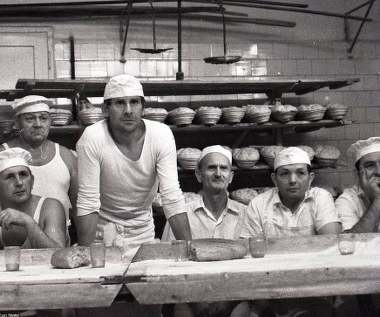 Mimo iż często obsadzany jest w kinie w drugoplanowych kreacjach, "potrafi w wielkim skrócie znakomicie sportretować ludzkie charaktery, daje im wyrazisty rysunek i ostry kontur, przy czym są to postacie niezwykle ciekawe i różnorodne" (Culture pl.).

"Nieraz więcej satysfakcji czerpałem z niewielkich epizodów, w których można naszkicować żywe i barwne postacie. Do takich zaliczam na przykład Franciszka w 'Grze' (1968) Jerzego Kawalerowicza, czy piekarza w 'Dziurze w ziemi' (1970) Andrzeja Kondratiuka" - aktor mówił w 1974 roku  wywiadzie dla magazynu "Film"